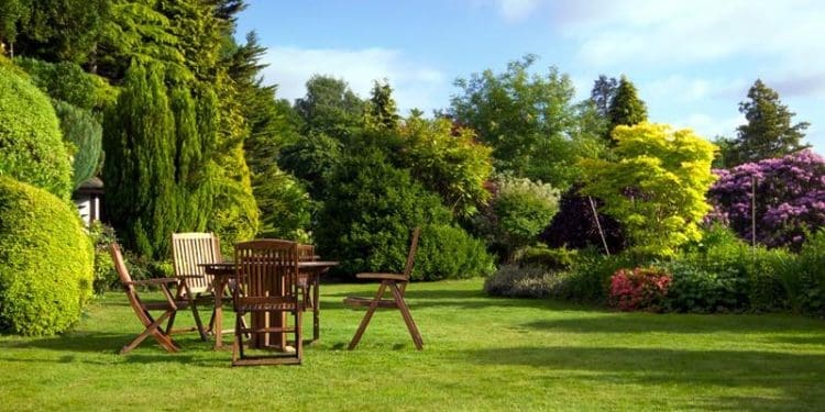 Kupujemy meble ogrodowe – na jakie kwestie zwrócić uwagę?