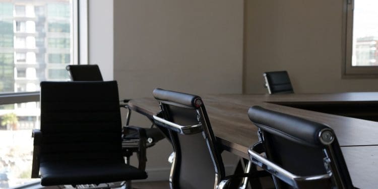 praca-biurowa krzesła