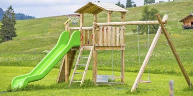 Ogrodowy plac zabaw dla najmłodszych