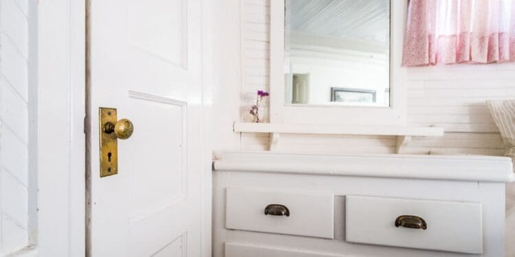 Jakie materiały na gałki i uchwyty wybrać? Porównanie popularnych materiałów