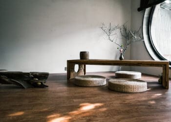 Jaki kolor paneli do szarych ścian?