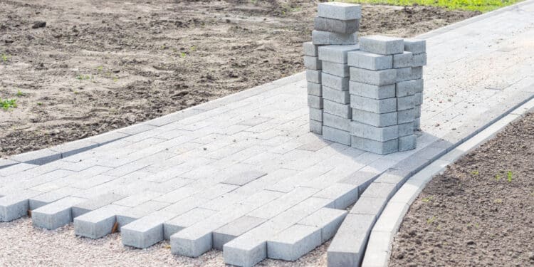 Która pora roku jest najlepsza do układania kostki brukowej?