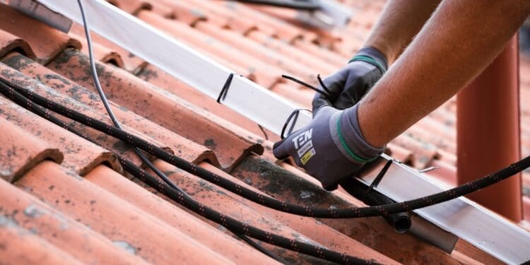 Jakie są systemy asekuracyjne na dachu?