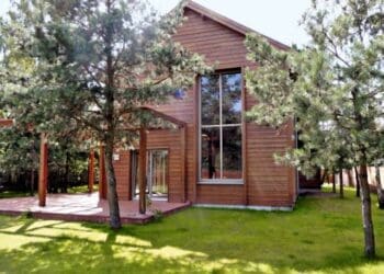 Zabudowa na działce zadrzewionej