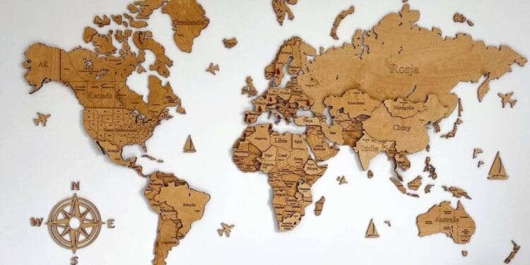 drewniana mapa świata