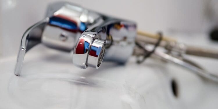 jak naprawić cieknący kran